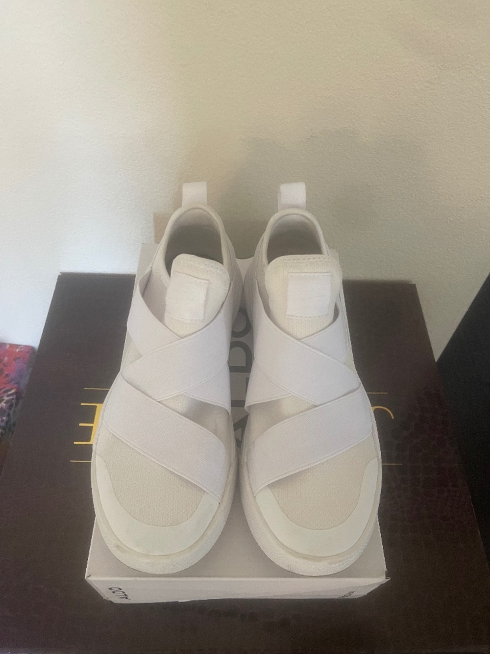 Vans White Elastic Band Tennis Shoes